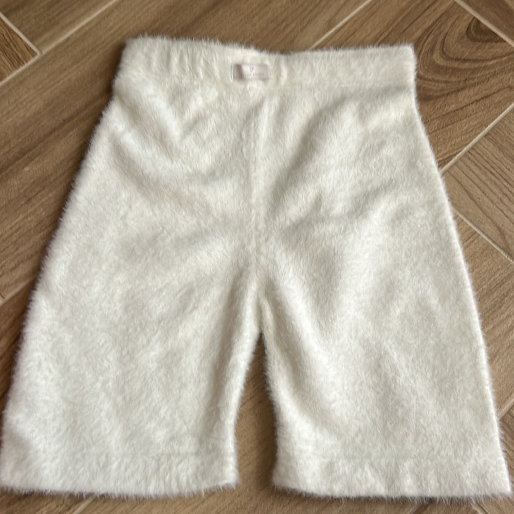NWOT GYMSHARK Whitney Simmons Eyelash knit shorts